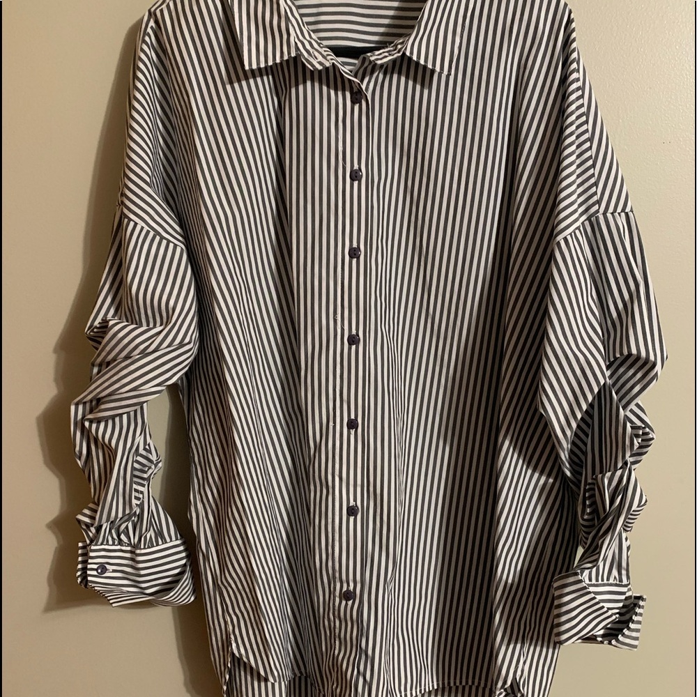 NWOT New Look 2X Grey & White Striped Blouse w/beautiful detail on sleeves.